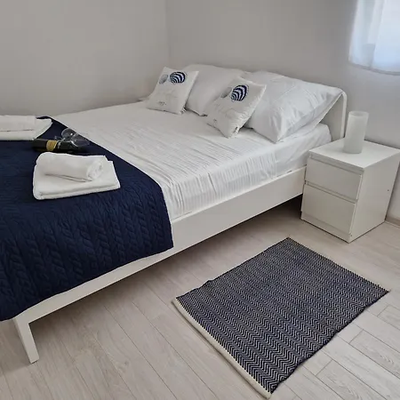 Apartment B&l *
