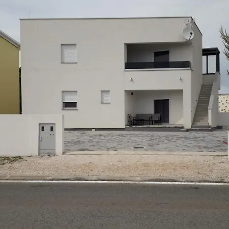 B&l Apartment *